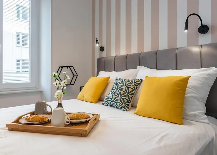 Apartments & Rooms Six