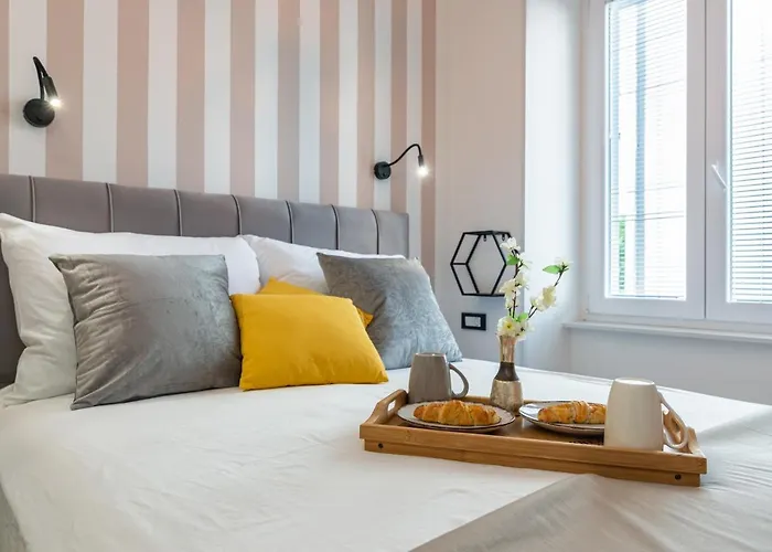 Apartments & Rooms Six