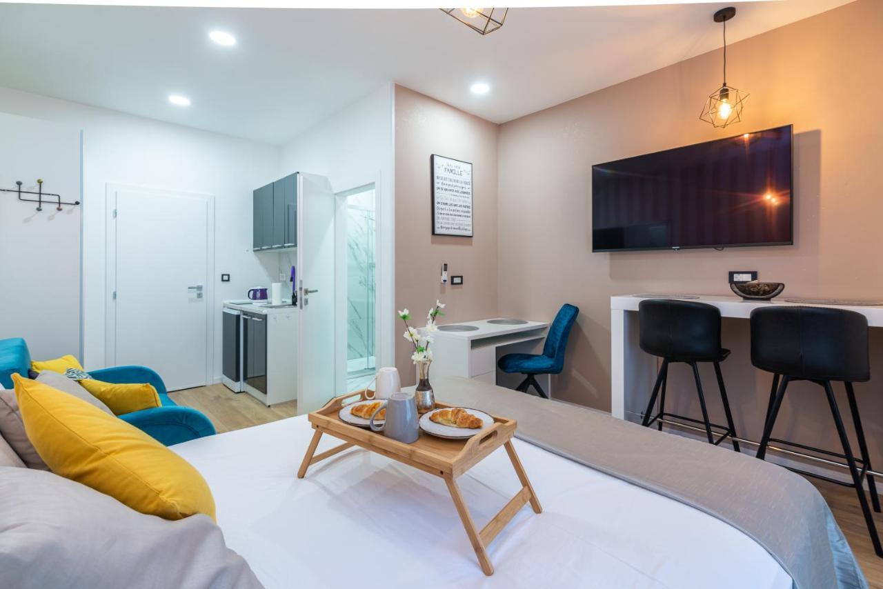 Apartment & Six *