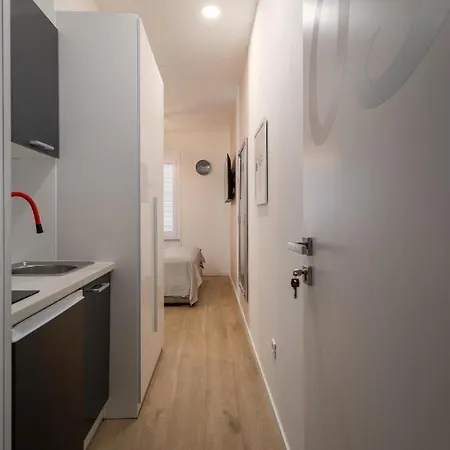 Apartments & Rooms Six Rijeka Exterior photo